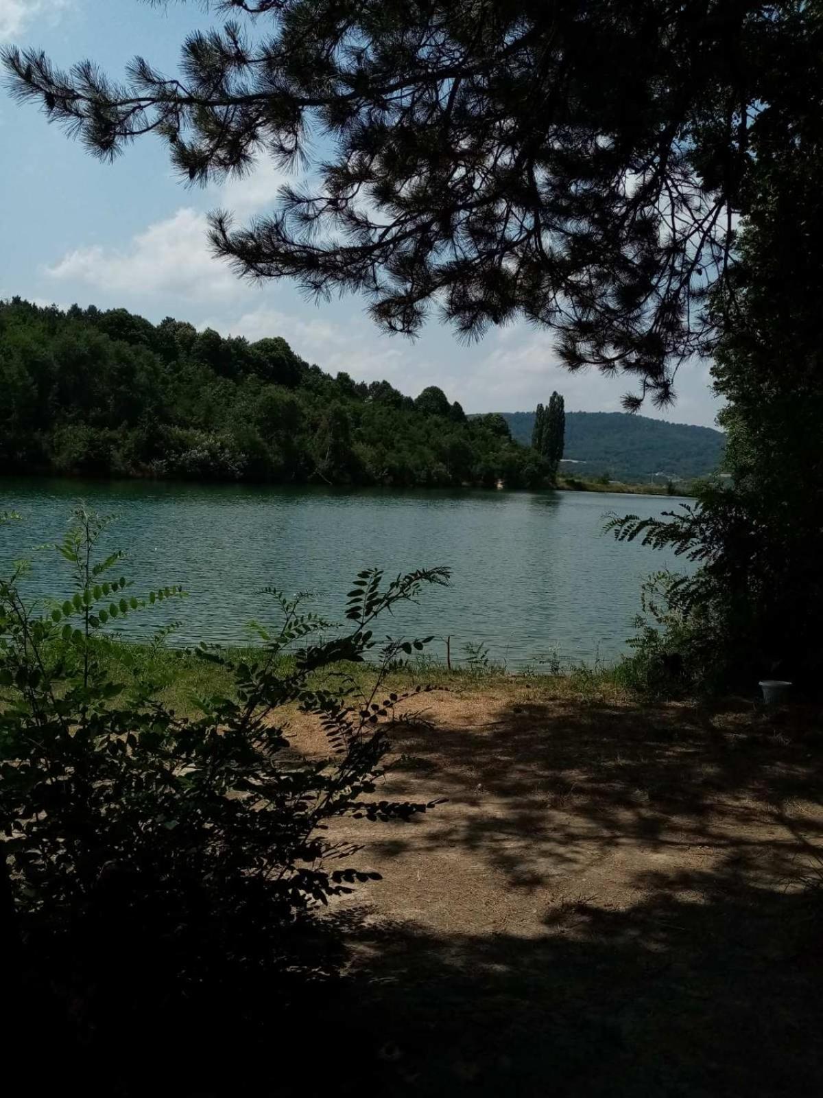 Jezero Lägenhet Arandjelovac Exteriör bild